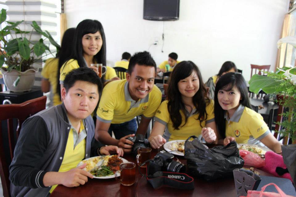 531696_629463220402814_2116063341_n