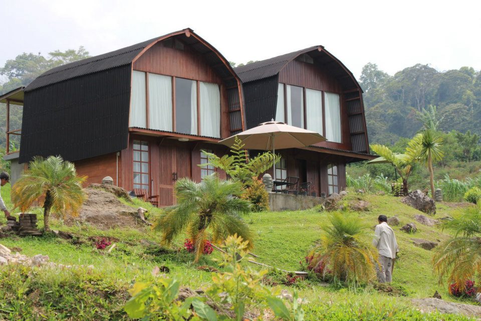 562277_629463340402802_105297576_n