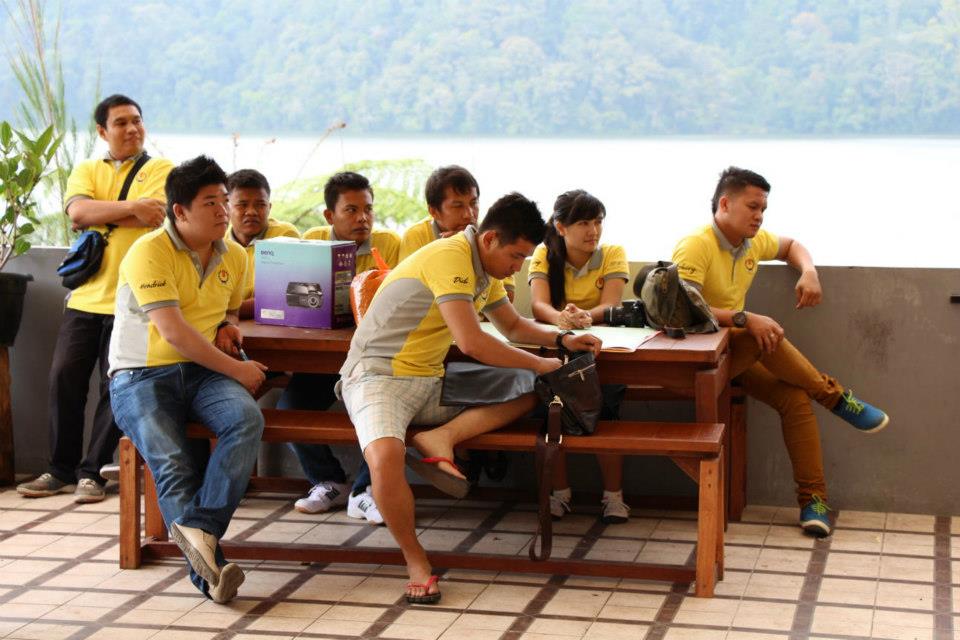 601983_629463557069447_729549956_n