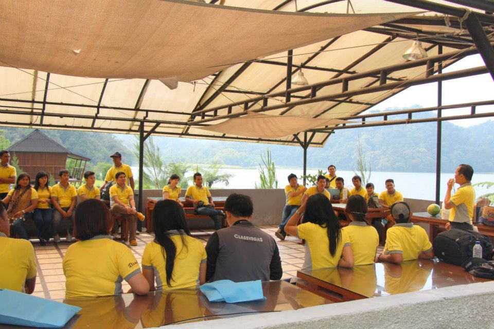 734046_629463443736125_1540915991_n